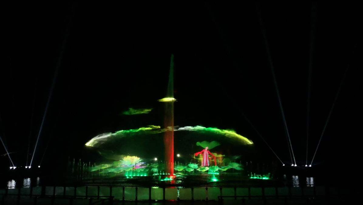 由白寶強導(dǎo)演的蓮花湖圣蓮華彩水水舞光影秀在達州蓮花湖上演(圖8)