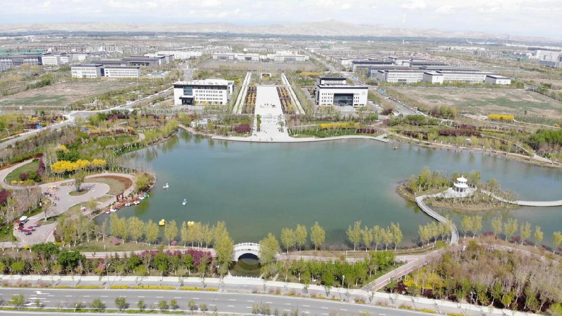 新疆可克達拉朱雀湖水秀(圖1) 新疆可克達拉朱雀湖水秀(圖1)